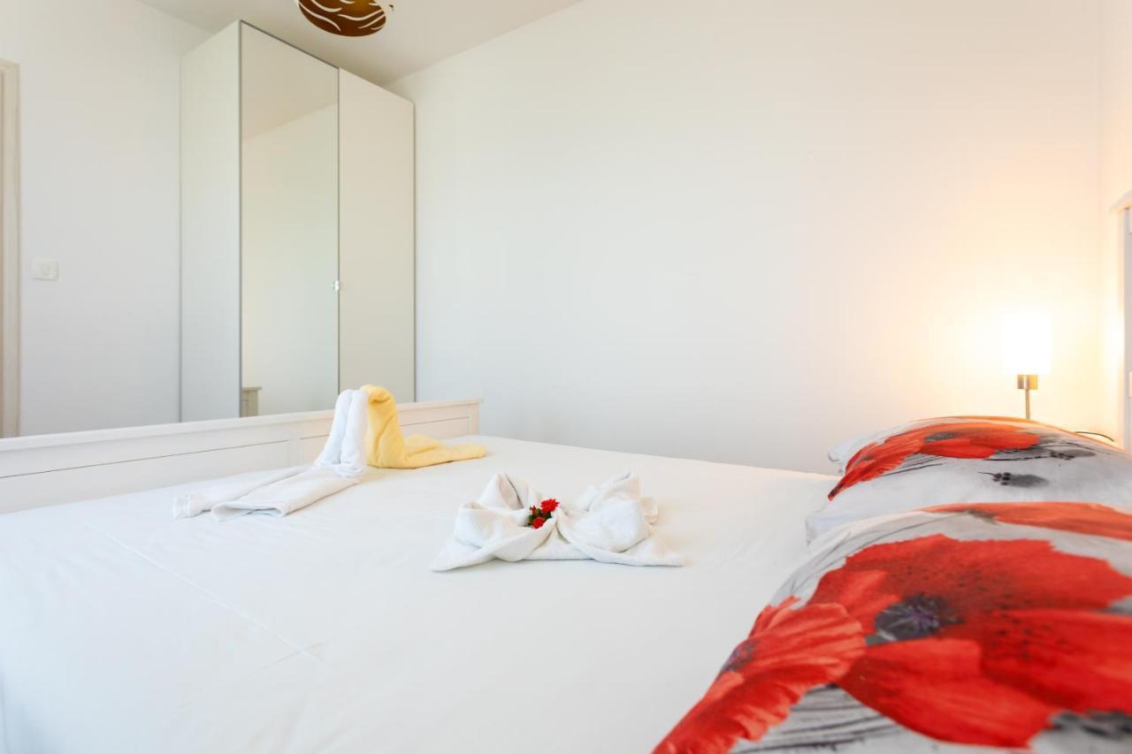Apartments Jelena Vantacici Bagian luar foto